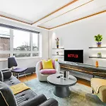 Luxurious 2 Bedroom South Kensington Residence