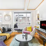 Luxurious 2 Bedroom South Kensington Residence