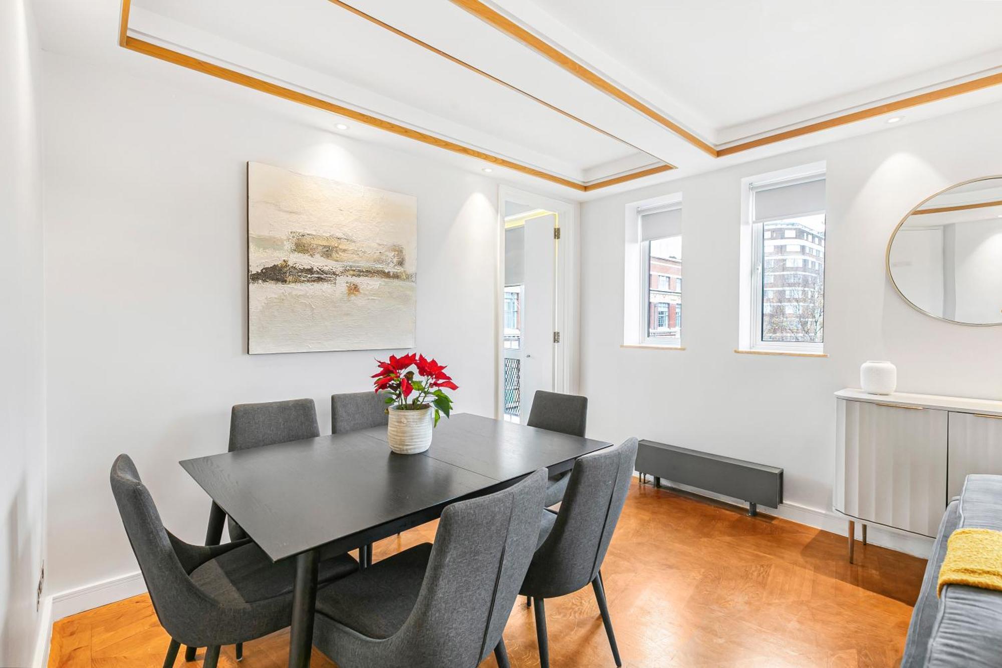 Luxurious 2 Bedroom South Kensington *