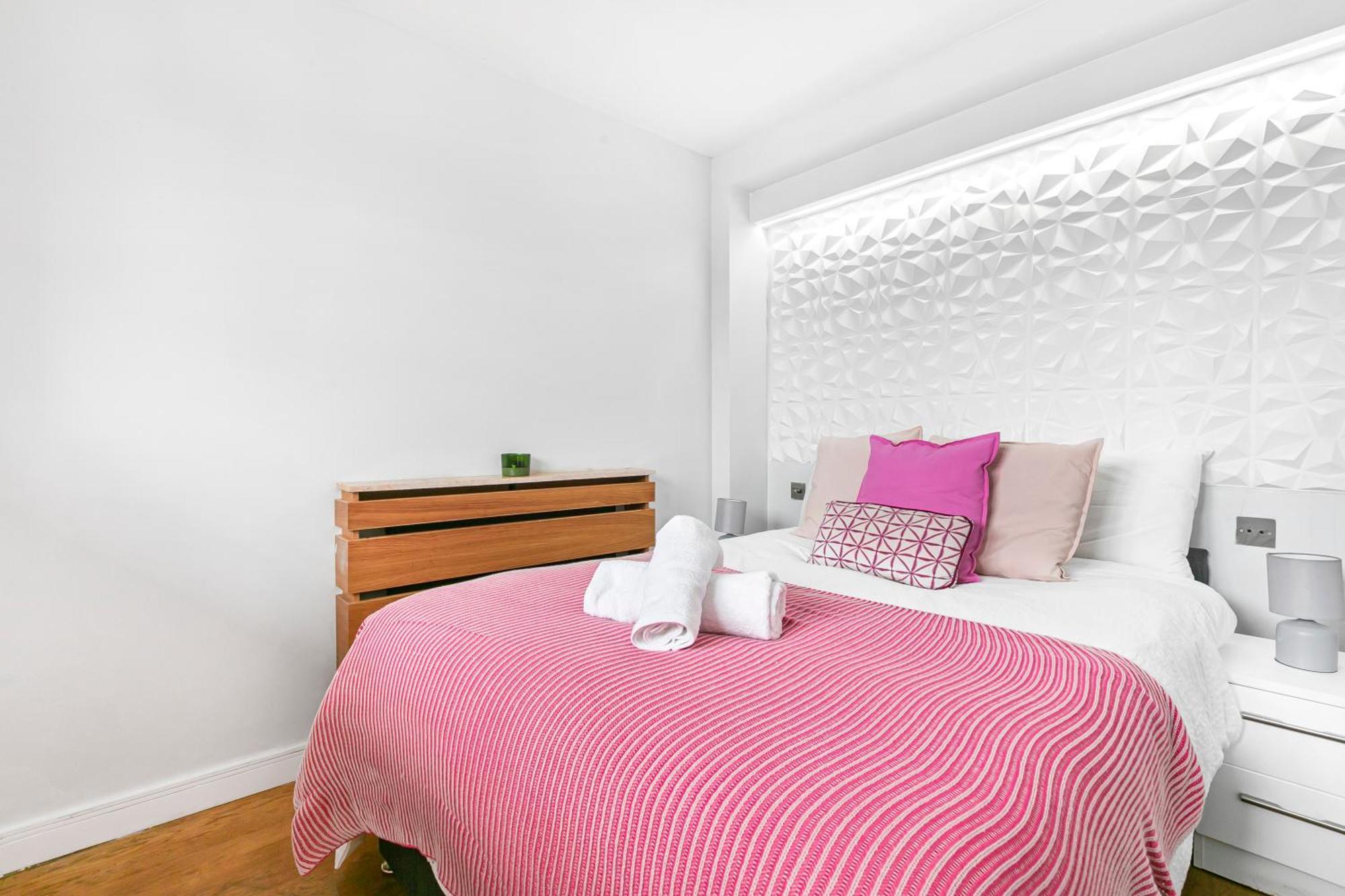 Luxurious 2 Bedroom South Kensington Appartamento