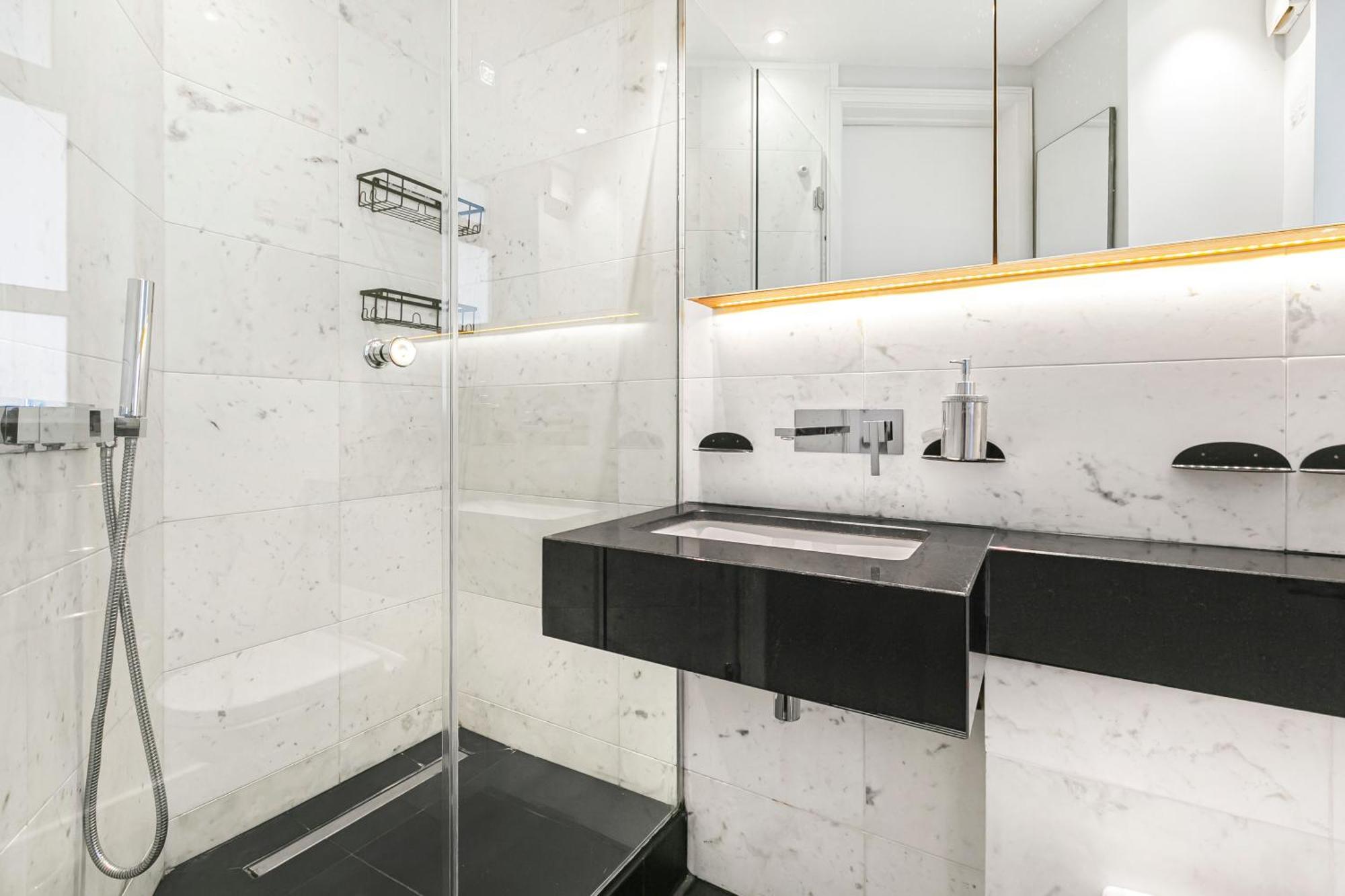 Luxurious 2 Bedroom South Kensington Appartamento *