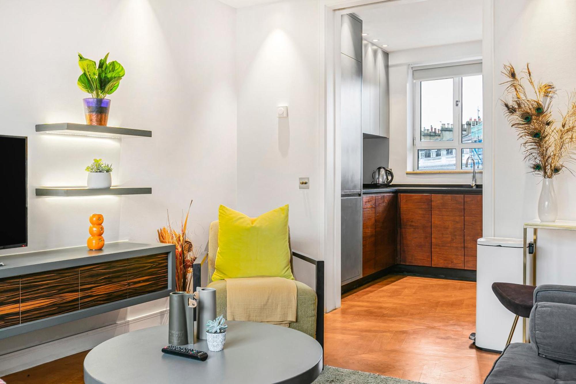 Luxurious 2 Bedroom South Kensington